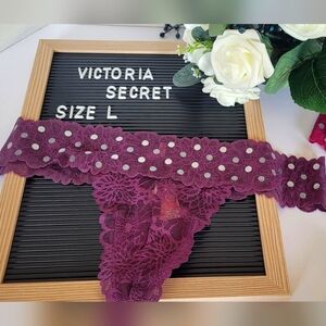 Victoria's Secret Purple Lace Thong lacey daisy size large
